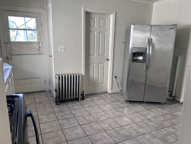 Kitchen - 121 Morris Ave