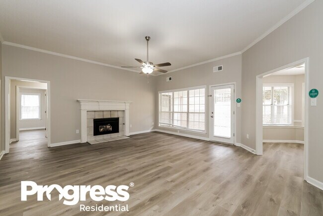 Foto del edificio - 6150 Woodstock View Dr