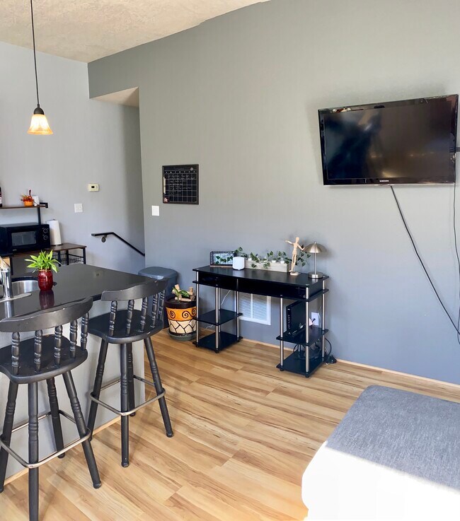 Foto del edificio - 857 Silver Ave SW