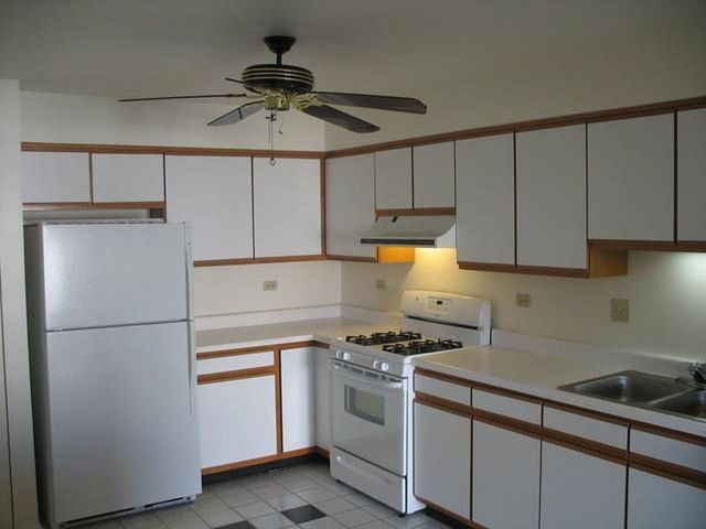 Building Photo - 995 Pine Tree Circle South