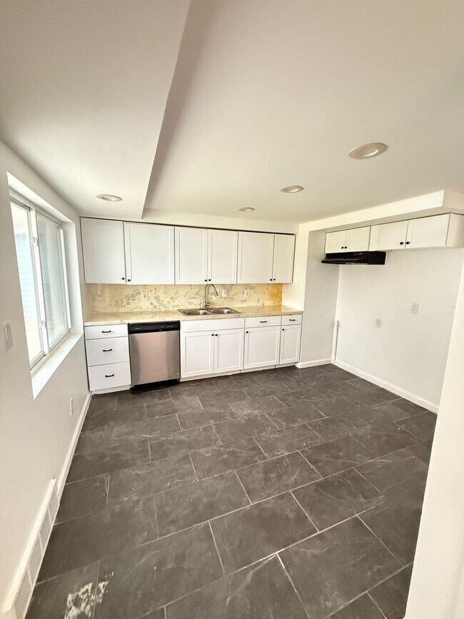 Foto del edificio - Charming 3 Bedroom Home Euclid