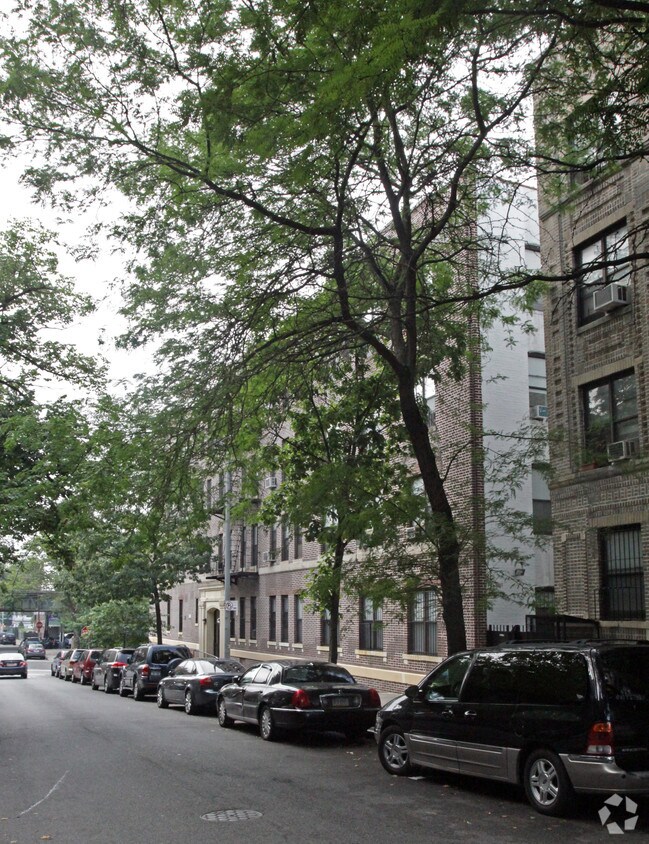 Building Photo - 970 42nd St