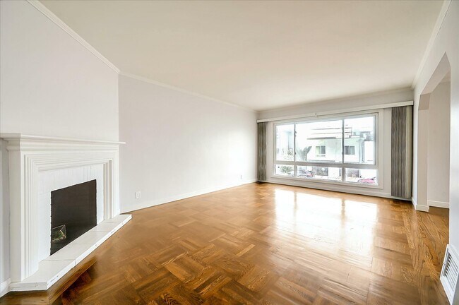 Building Photo - 4439 Kirkham St