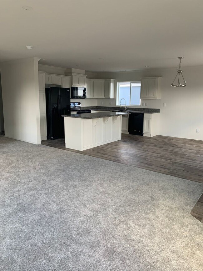 Foto del edificio - 3 Bedroom 2 Bathroom Charming Home for Ren...