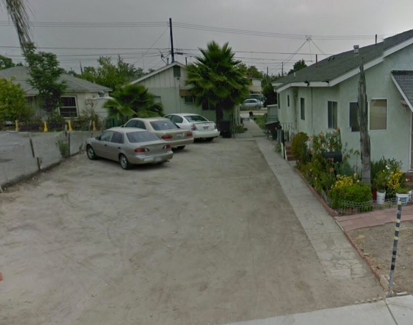 Rear Unit - 1334 N Mt Vernon Ave