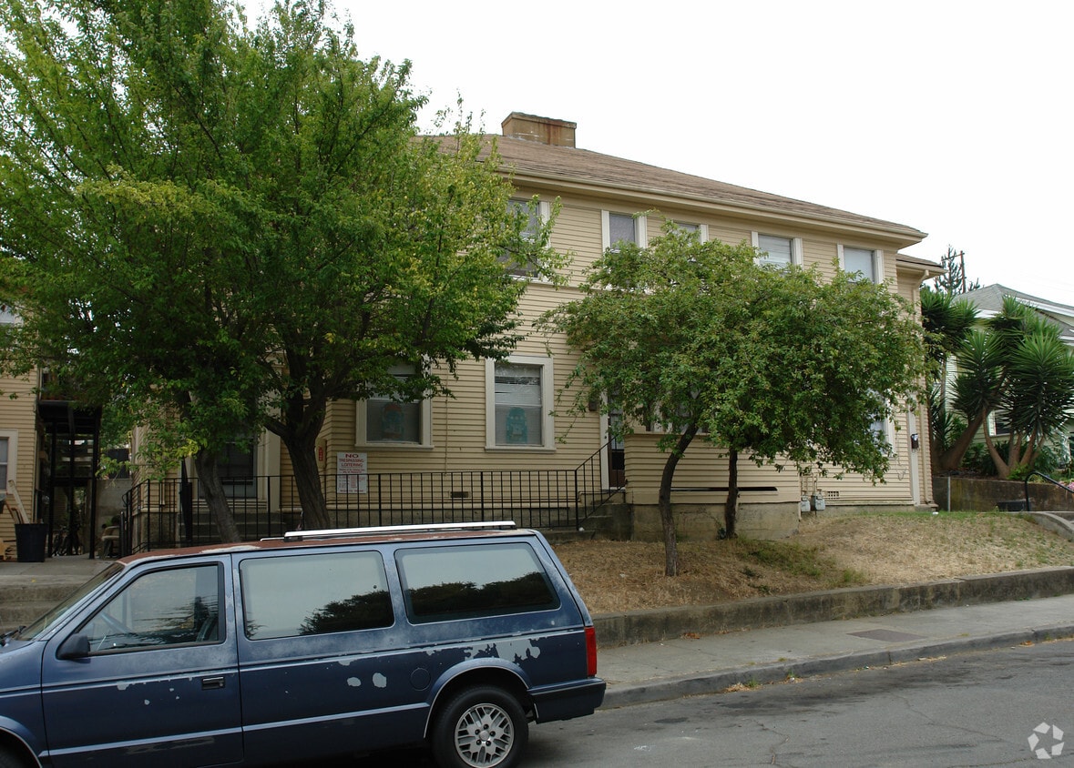 Building Photo - 337 Louisiana St