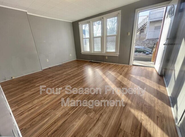 Building Photo - 304(a) South Locust St