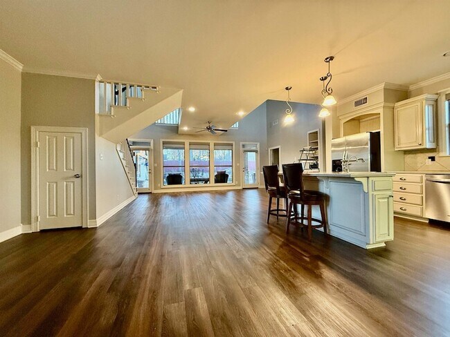 Building Photo - 3815 Holly Ridge Dr