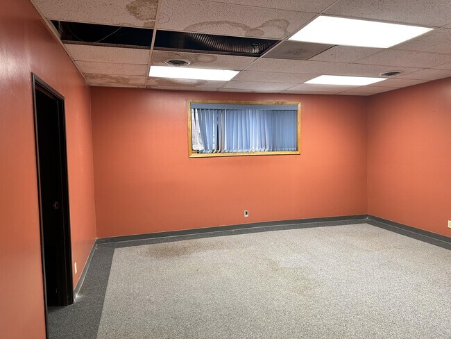 Building Photo - 210 N Cascade St