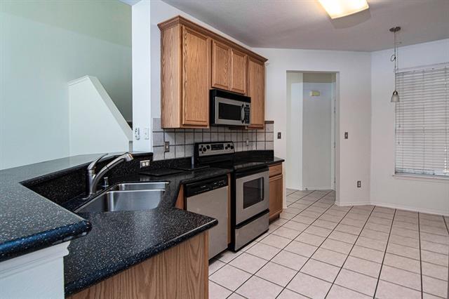 Building Photo - 8612 Brompton Dr
