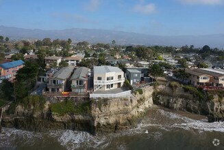 Building Photo - 6761 Del Playa Dr