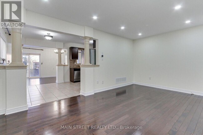 Photo du bâtiment - 73 Four Seasons Crescent