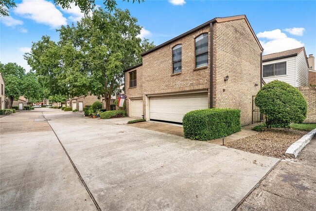 Building Photo - 2555 Bering Dr