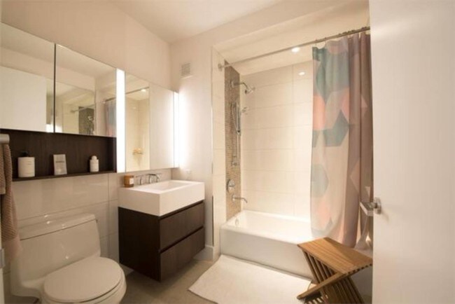 Foto del edificio - 545-526 W 52nd St