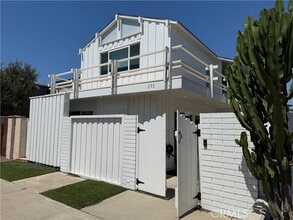 Building Photo - 255 Colton St