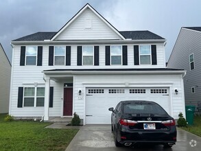 Building Photo - 932 Green Vly