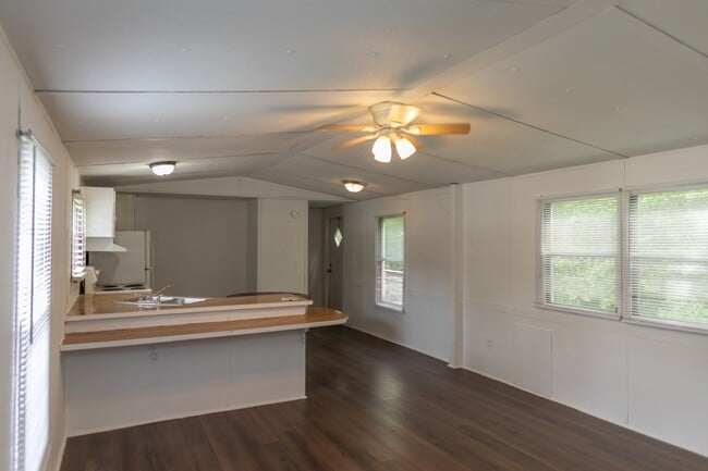Building Photo - 1394 McGee St