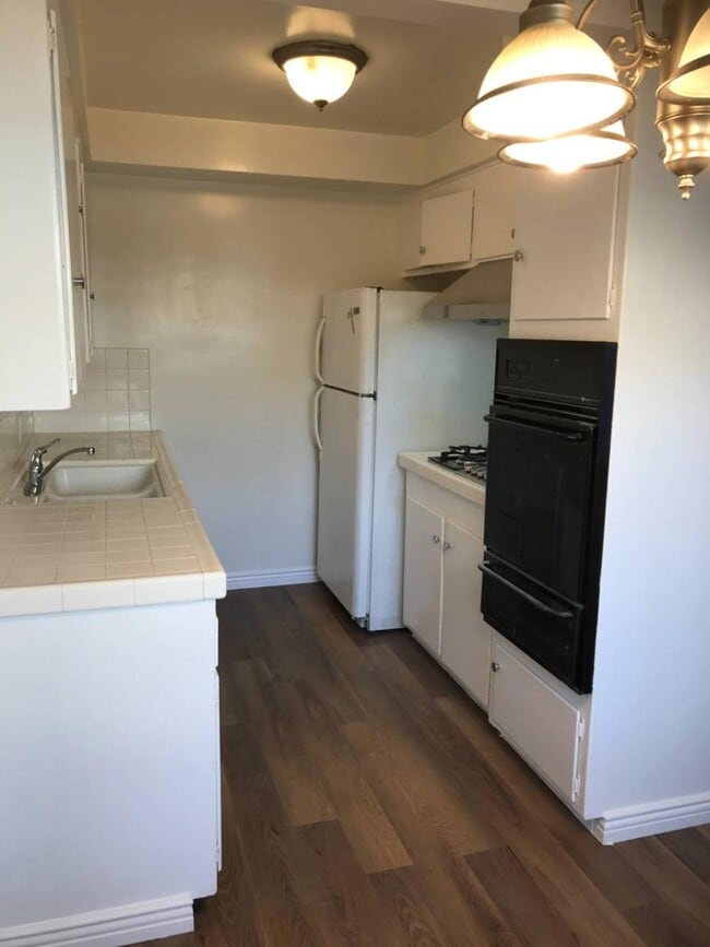 Building Photo - 1.0 bedroom in Pasadena California 91106