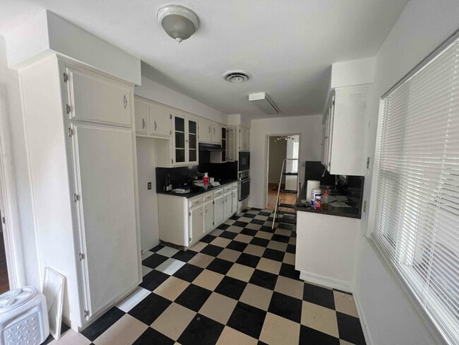 Building Photo - 2425 C St