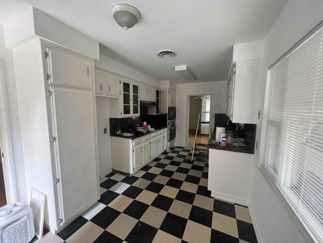 Foto del edificio - 2425 C St