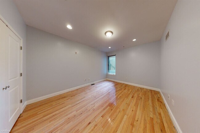 Foto del edificio - 4 br, 3 bath Triplex - 1846 N 17TH ST Unit 1