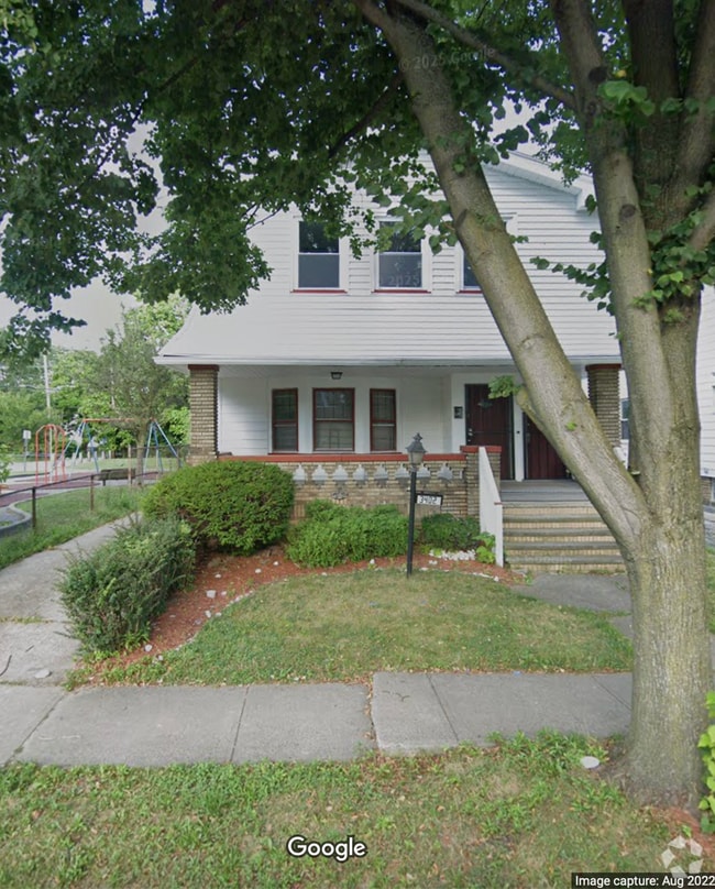 Building Photo - 3402 E 145th St