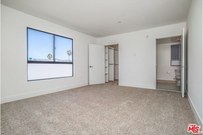Building Photo - 6217 Waring Ave