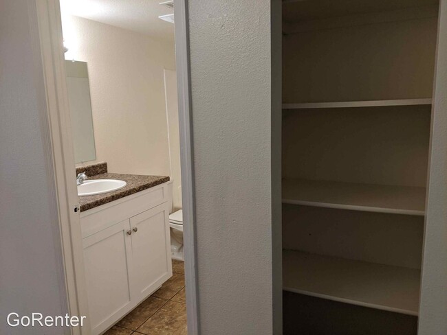 Building Photo - 2 br, 1 bath House - 2333 W Glenrosa Ave #115