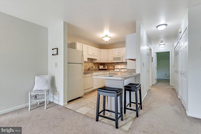 Building Photo - 606 Horseshoe Dr