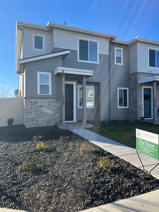 Foto del edificio - BRAND NEW 3 Bed 2.5 Bath Townhome