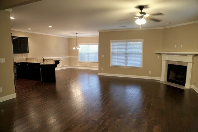 Building Photo - 4 Bedroom 2.5 Bath in Crawford Creek