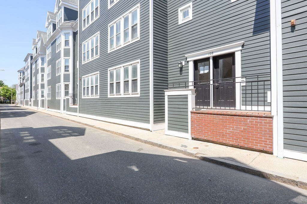 Primary Photo - 128 Tudor St