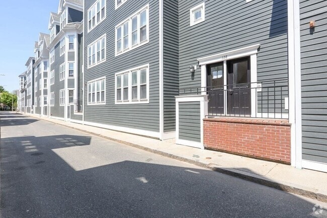 Building Photo - 128 Tudor St