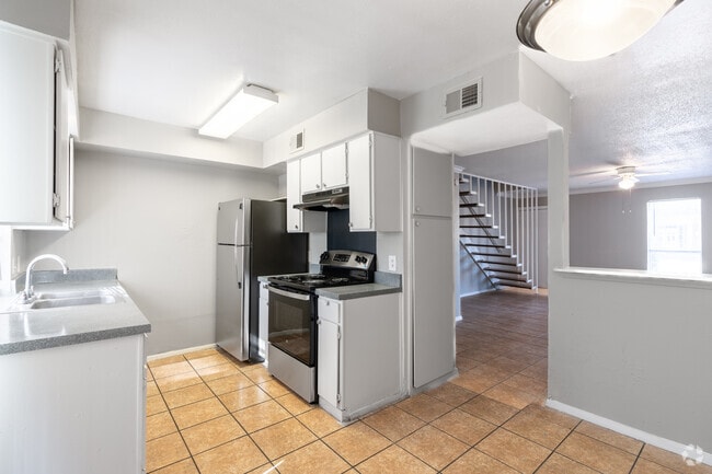 2BR, 1.5BA - 1,010SF - Kitchen - Ventana Ridge