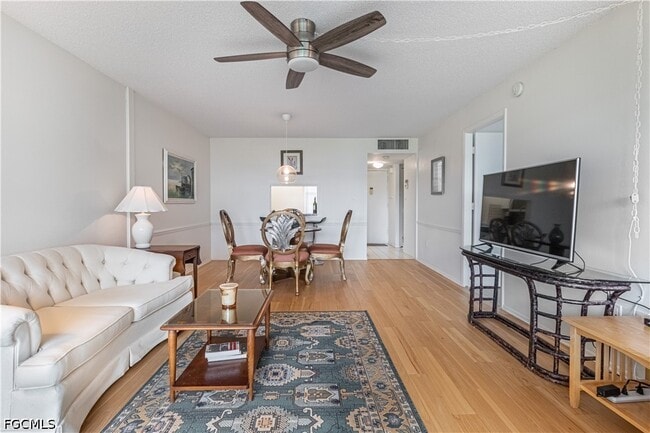 Building Photo - 1828 Pine Valley Dr