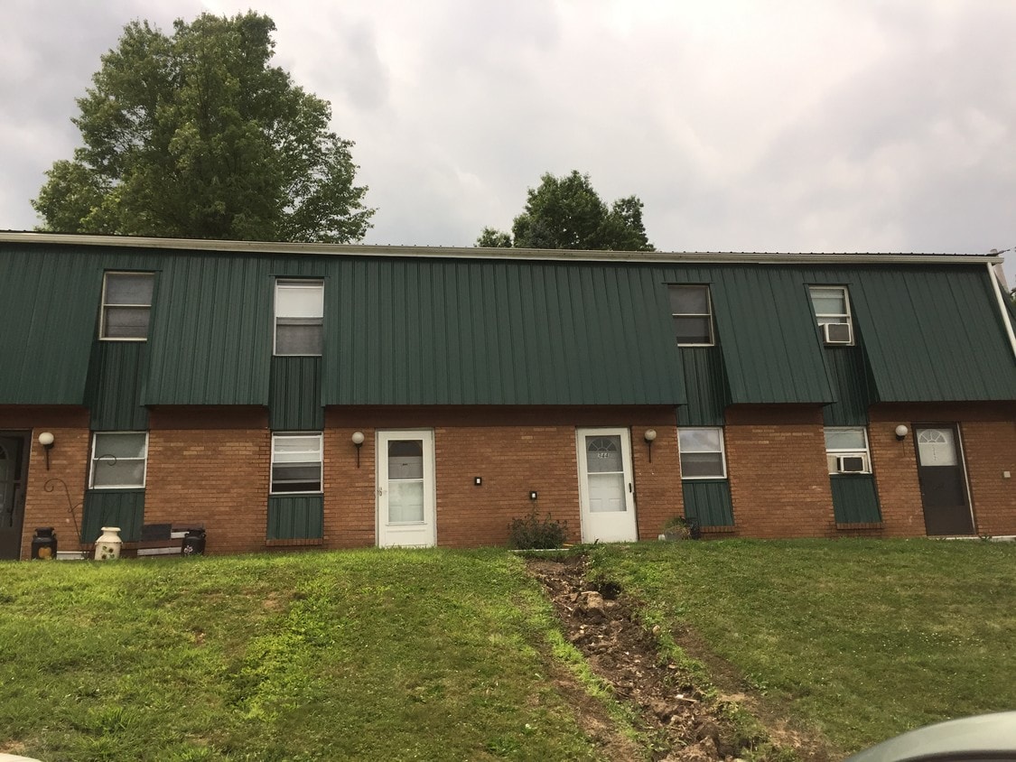 388 E Market St, Mercer, PA 16137 Apartments in Mercer, PA