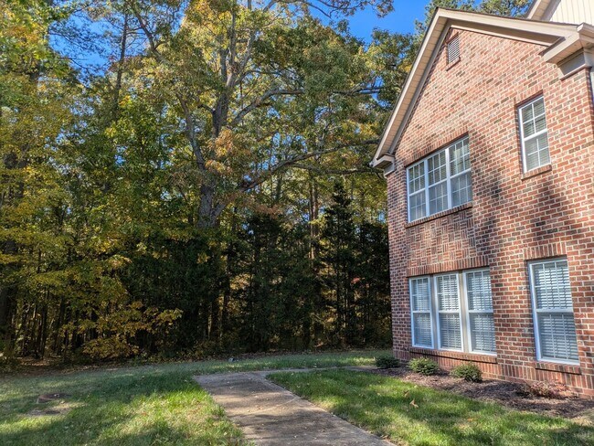 Foto del edificio - Charming 2BR Townhome in Raleigh