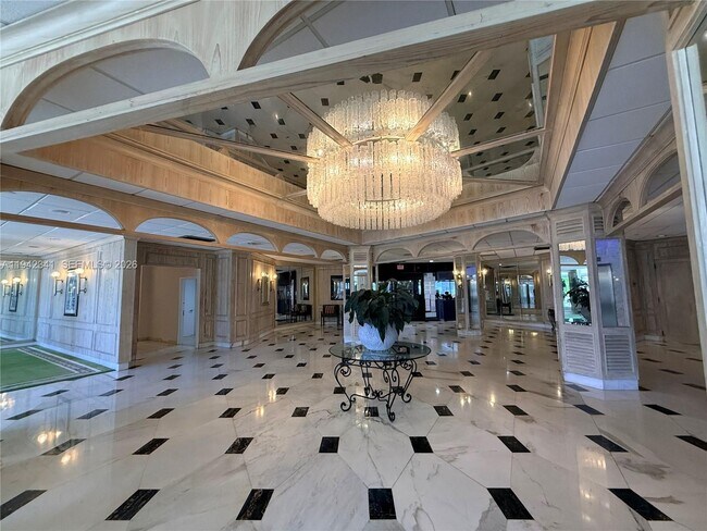 Foto del edificio - 3180 S Ocean Dr