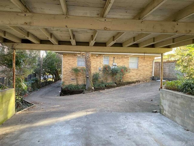 Building Photo - 607 Ridgeway Dr