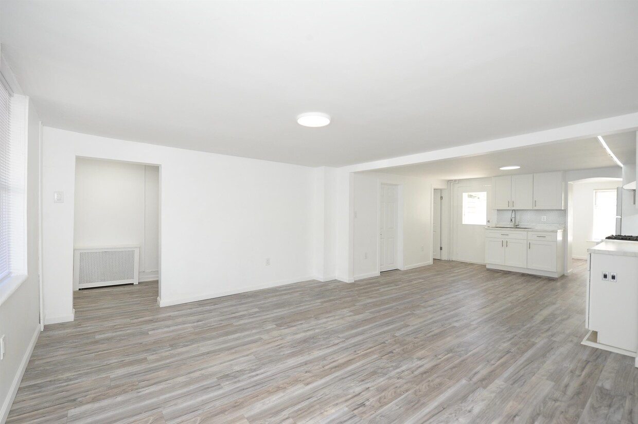 Primary Photo - 27 Laidlaw Ave