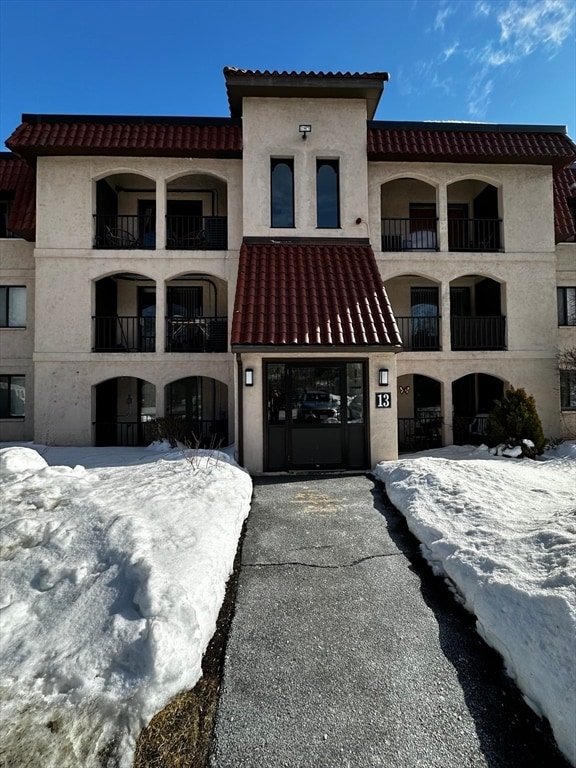 Building Photo - 685 Oak St