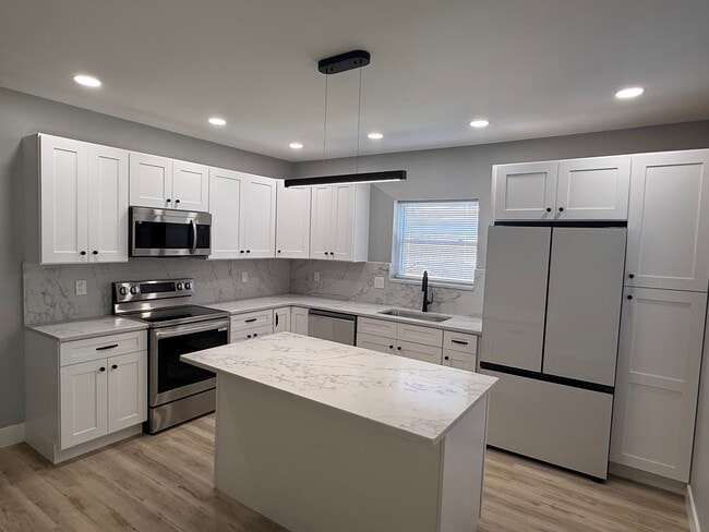 Foto del edificio - 8712 S Grand Ave