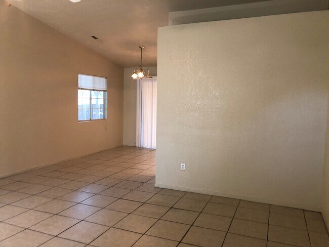 Building Photo - 354 Edan Ct