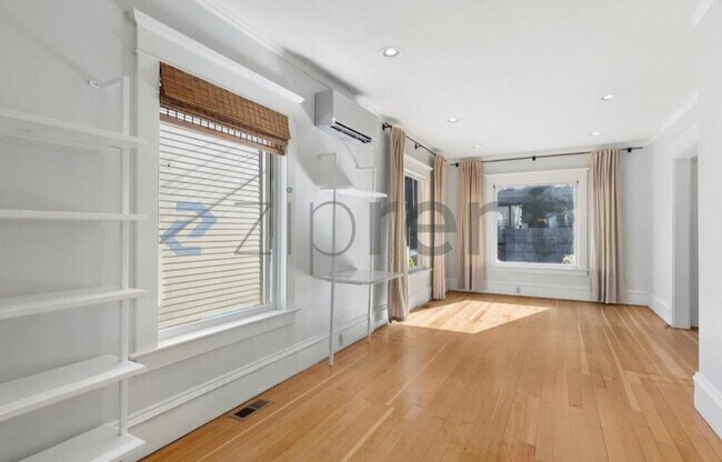 Building Photo - 2038 8th Ave N