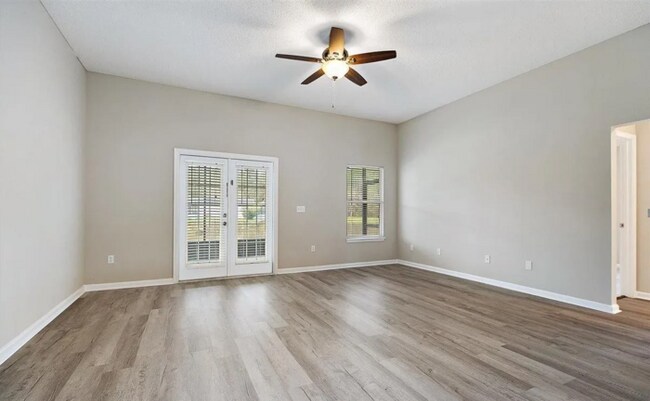 Photo - 3 Bedroom Waterfront Home With Garage