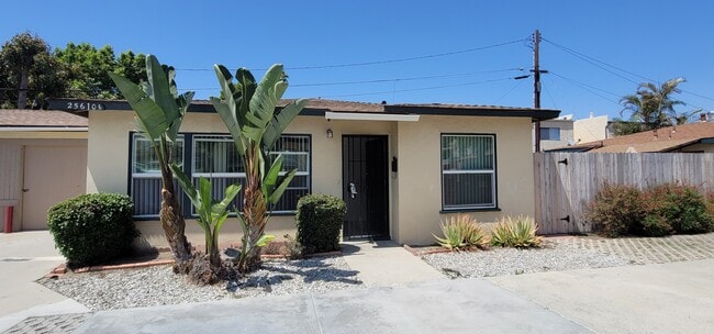 Building Photo - 25610 Oak St