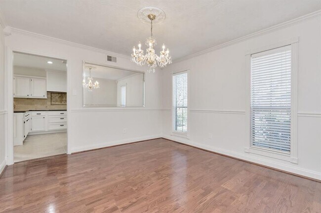 Building Photo - 2710 River Birch Dr