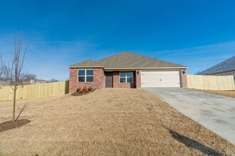 Building Photo - 2480 Razorback Way