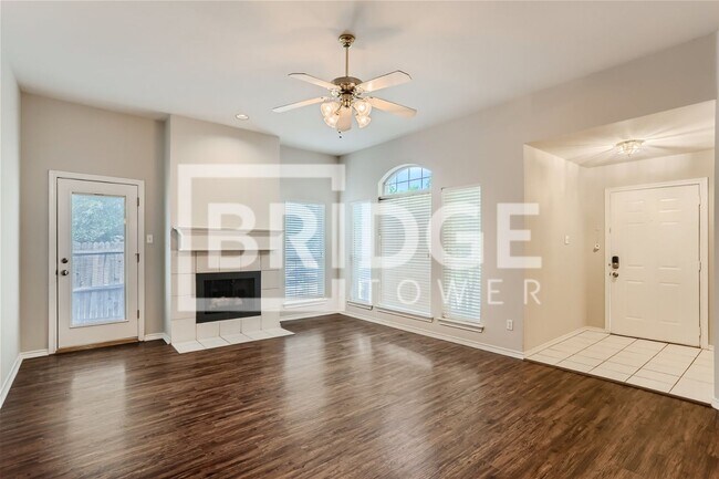 Foto del edificio - 704 Ashbrook Dr