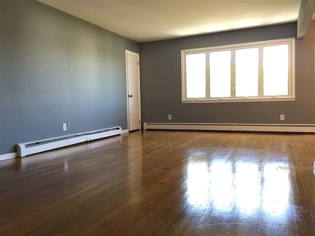 Building Photo - 15 Schuyler Pl W